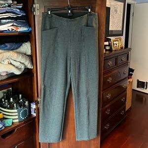 Old Navy Stevie Straight pants in size M